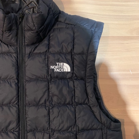 Men’s Thermoball Eco Vest, size small (North face) - Picture 2 of 3